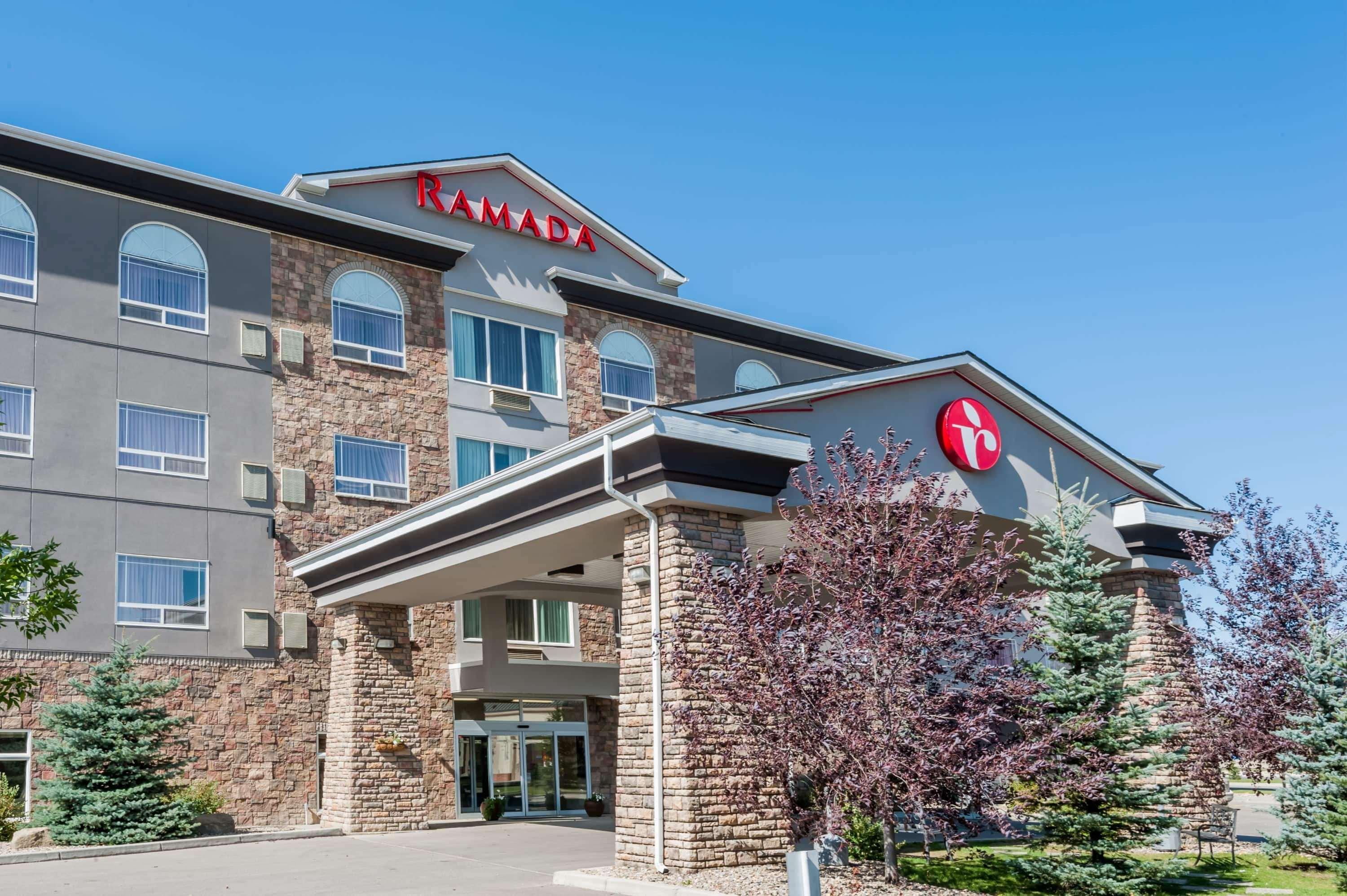 Ramada By Wyndham High River Exteriér fotografie
